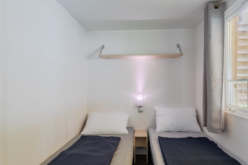 Property building, Living room, Bedroom