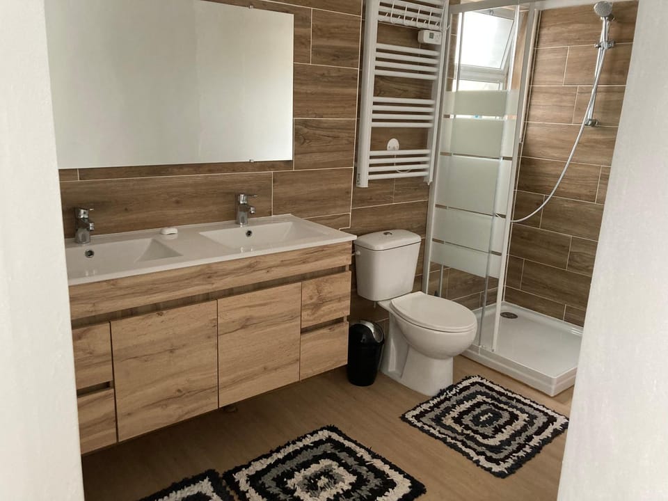 Shower, Toilet, Bathroom