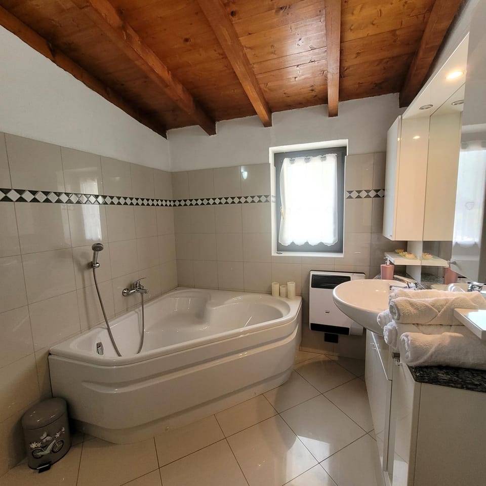 Villa Dall'Angelo Attico Mountain Lake Endine Hospitality House in Province of Brescia