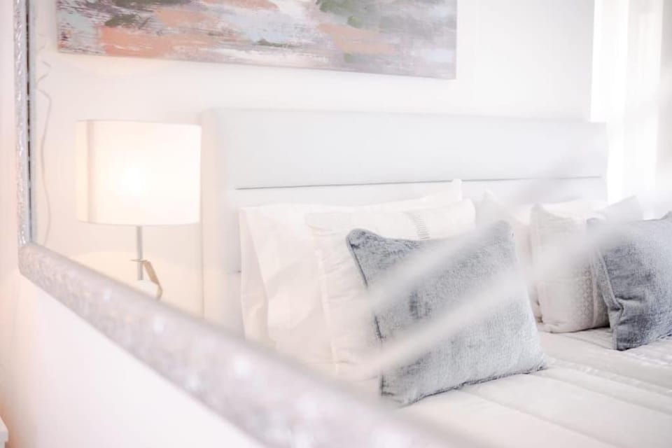 Milena's Bedroom Apartment in Nazaré