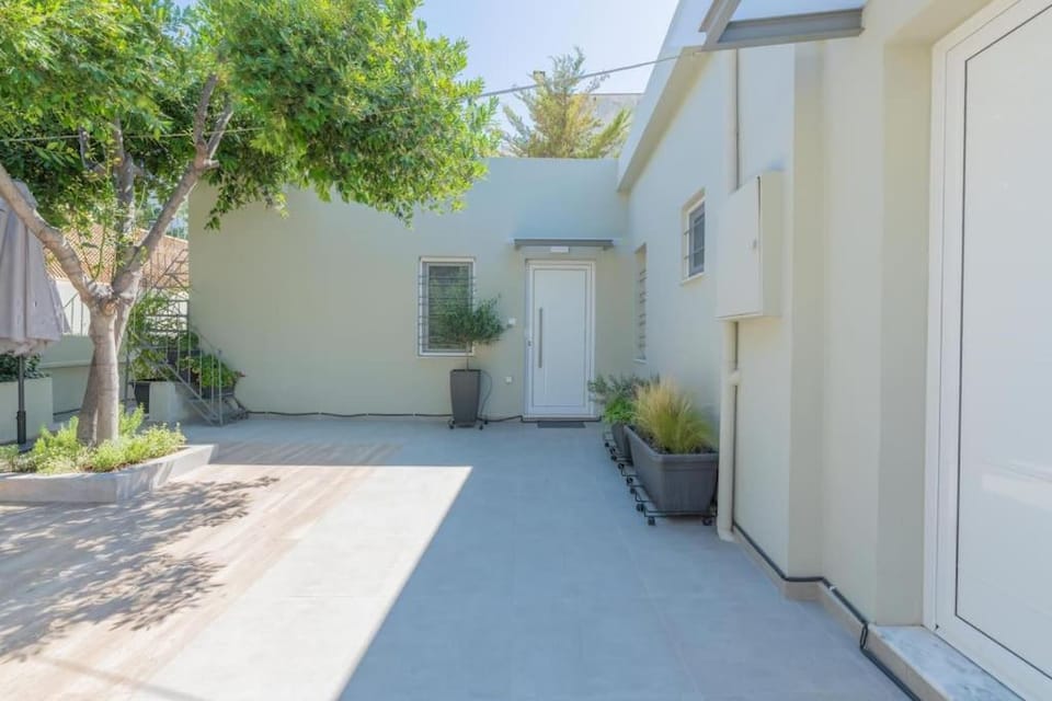 The HostMaster Ethereal Scene Apartment in Chalandri