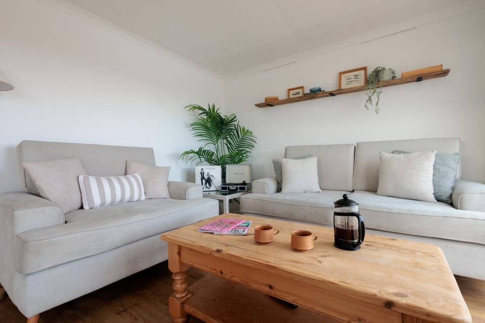 Hot Tub With A View - Christchurch Harbour House in Christchurch