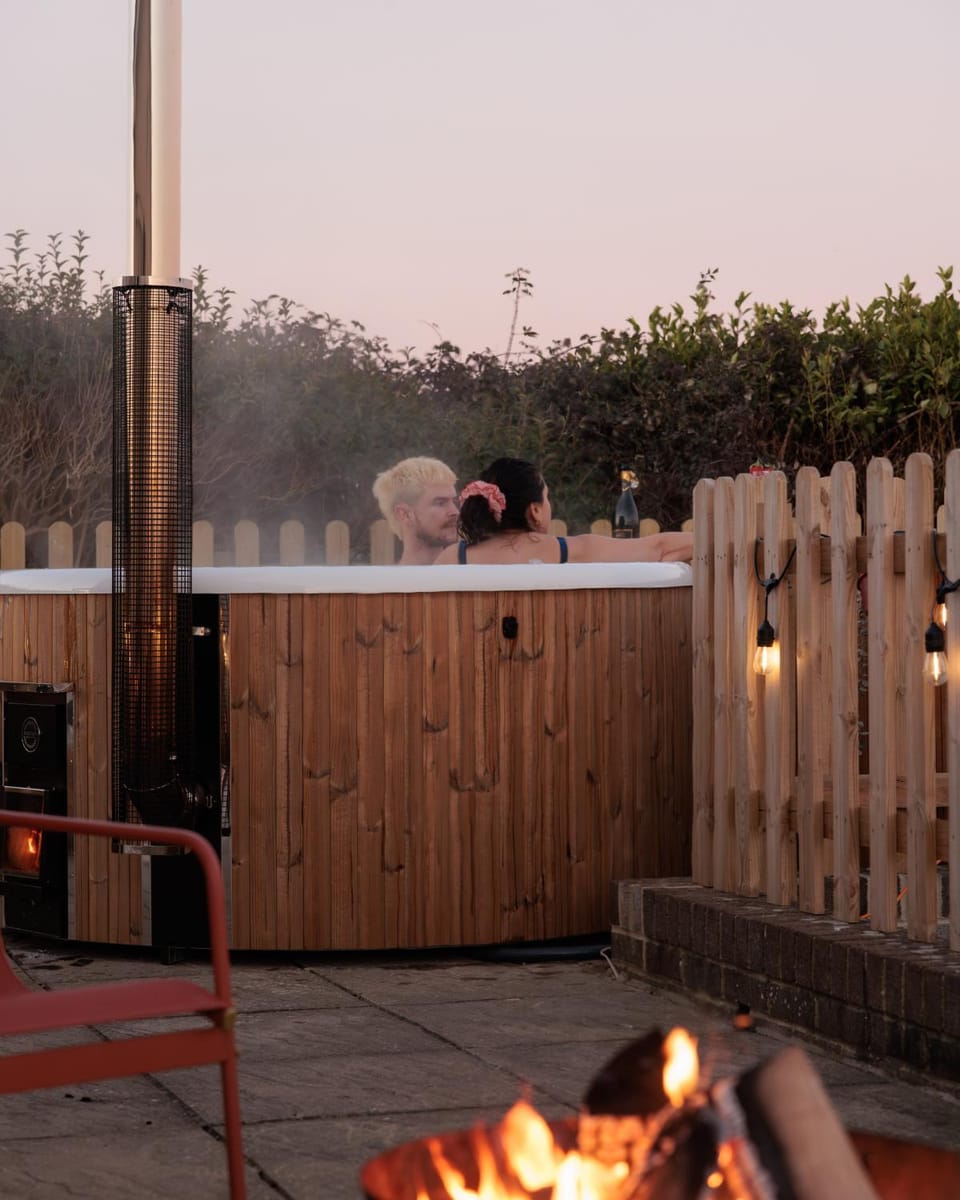 Hot Tub With A View - Christchurch Harbour House in Christchurch