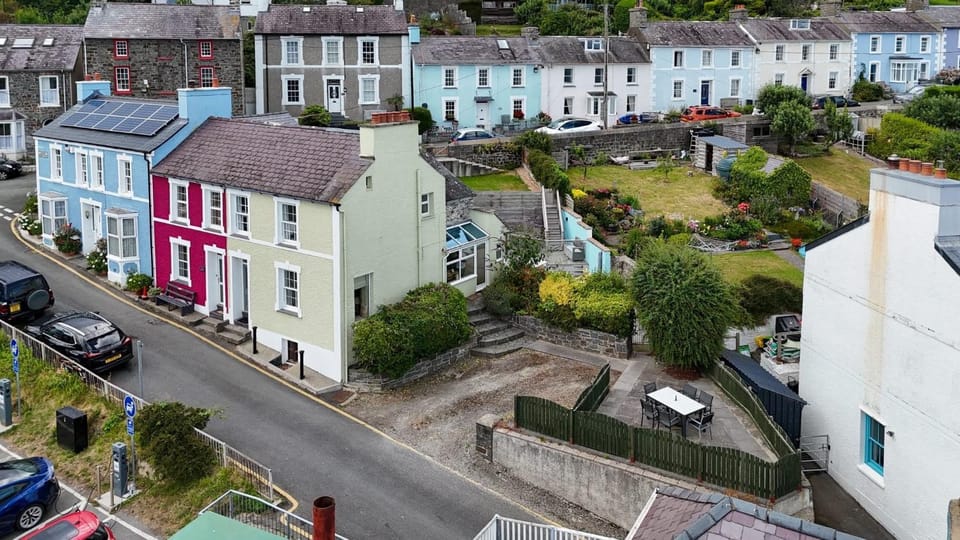 3 Prospect Place, New Quay, sleeps 6, parking, sea views, dog friendly House in New Quay