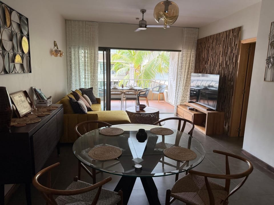 TV and multimedia, Living room, Seating area, Dining area