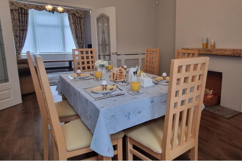 Headland - House - Sleeps5 - Pet Friendly - Garden House in Hartlepool