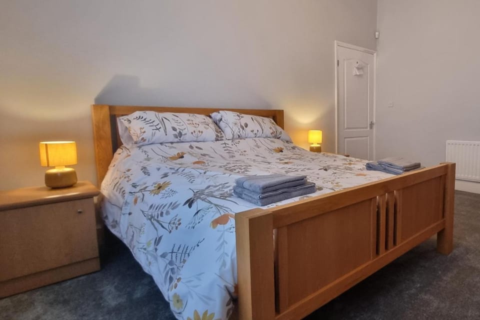Headland - House - Sleeps5 - Pet Friendly - Garden House in Hartlepool