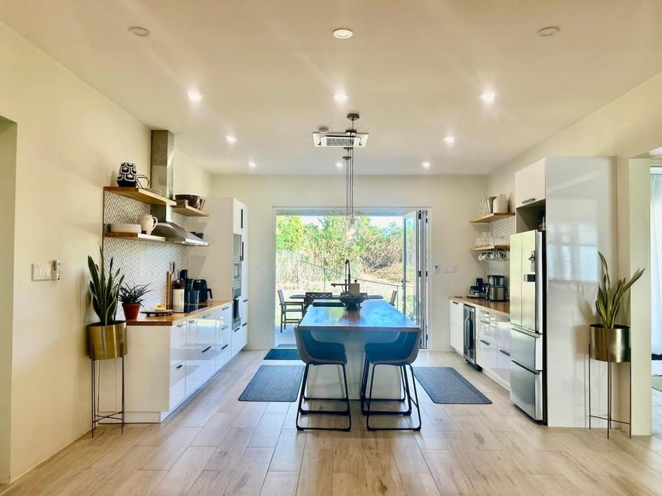 Kitchen or kitchenette, Communal kitchen, minibar
