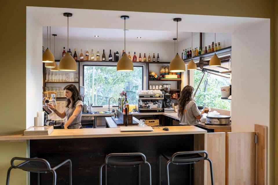 Lounge or bar, Food and drinks