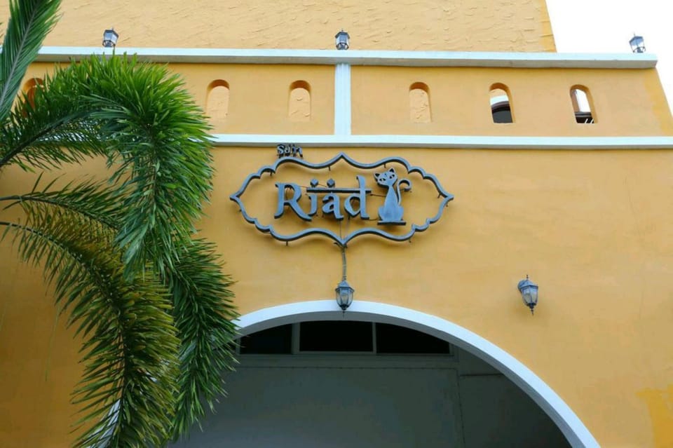 Facade/entrance, Property logo or sign