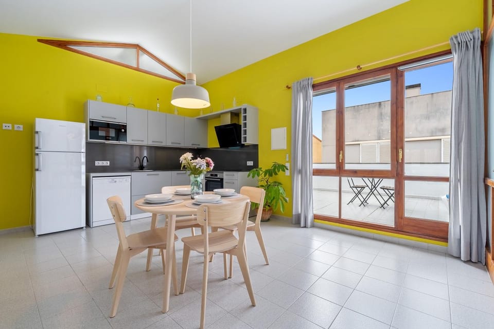 Property building, Kitchen or kitchenette, Living room