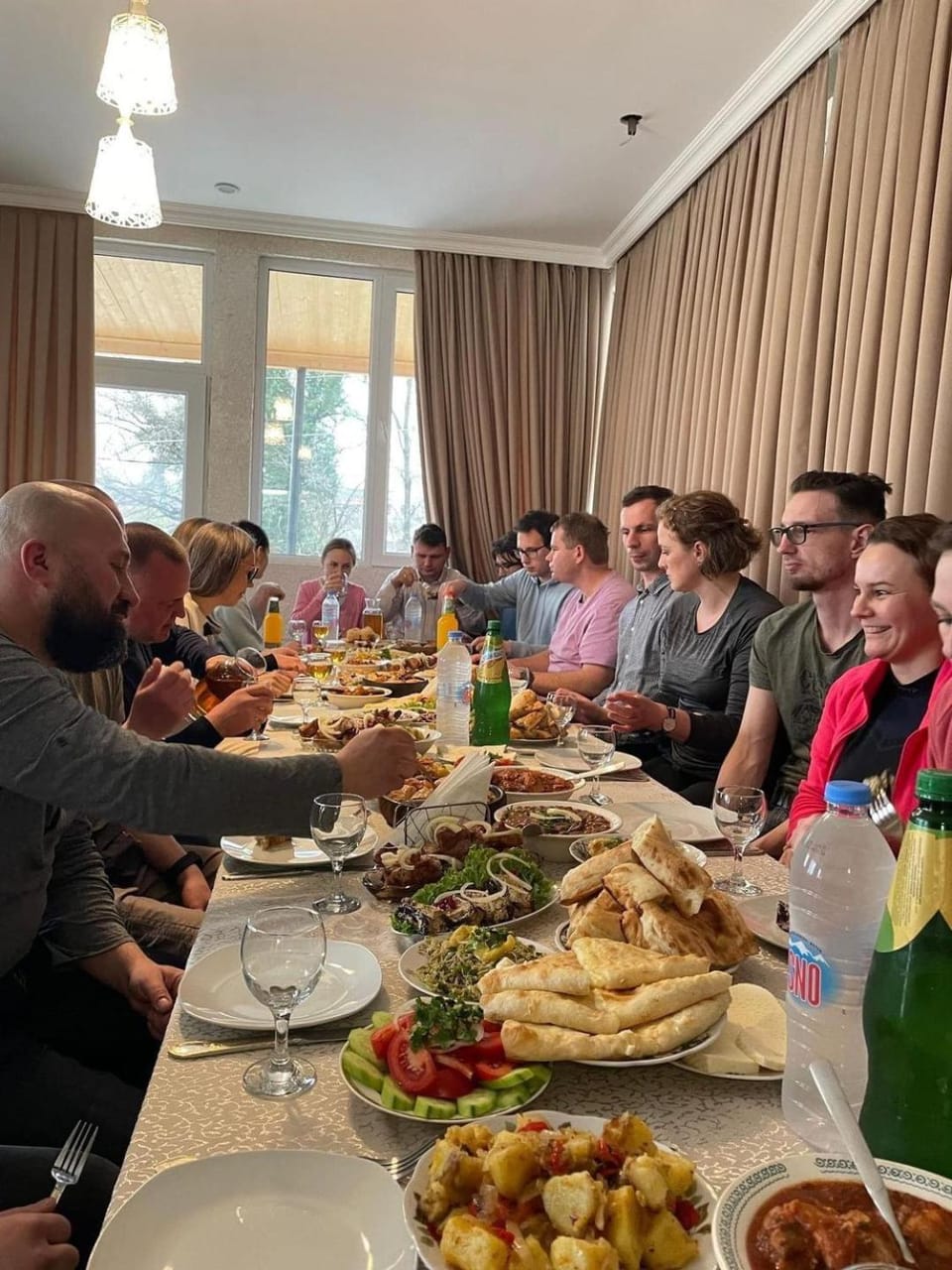 People, Food and drinks, Food, Dinner, group of guests