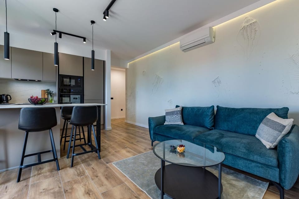 Kitchen or kitchenette, Living room, Seating area, Dining area, air conditioner