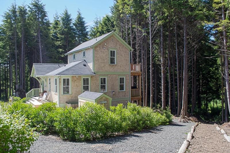 LegaSea Beach House by Seabrook Hospitality House in Seabrook