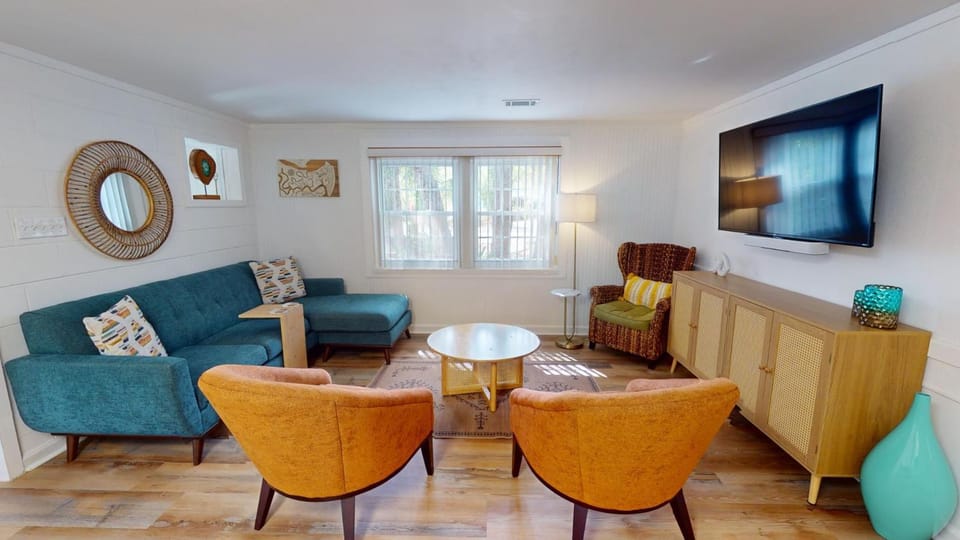 TV and multimedia, Living room, Seating area, furniture