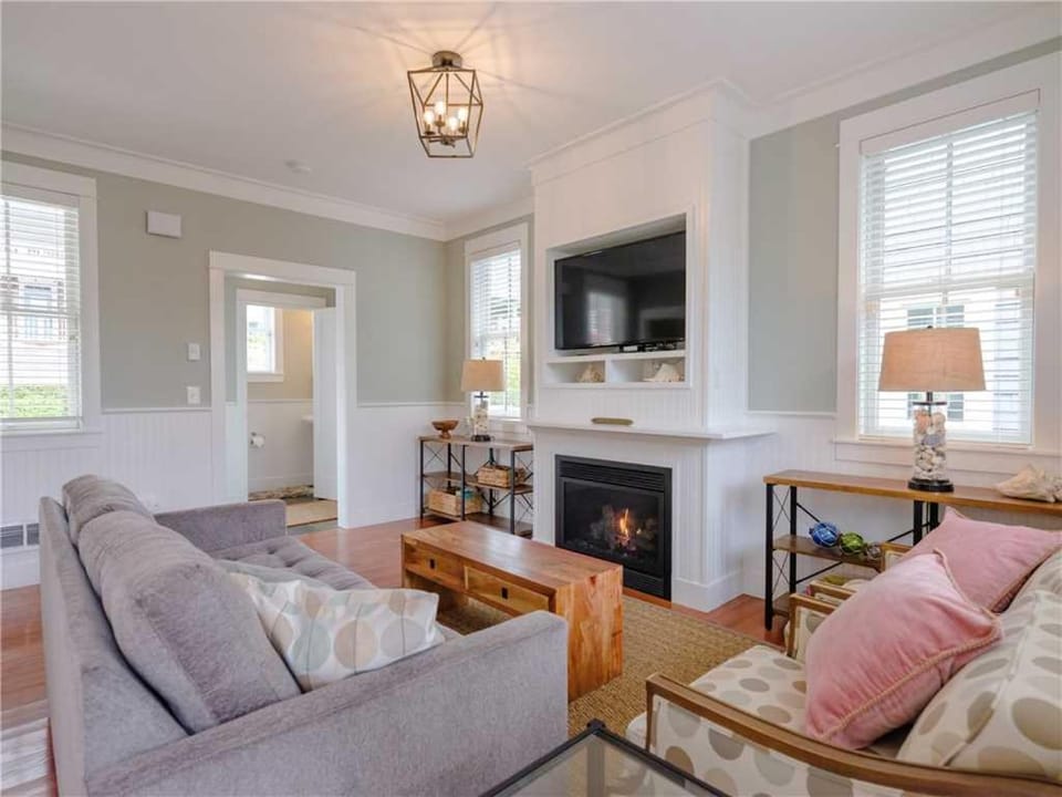 Communal lounge/ TV room, TV and multimedia, Living room, Seating area, Evening entertainment