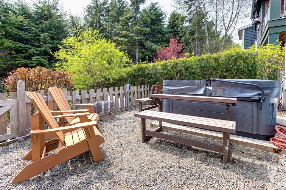Patio, Garden, Hot Tub, Seating area