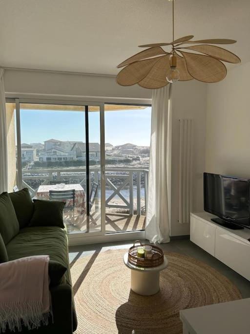 Communal lounge/ TV room, TV and multimedia, View (from property/room), Balcony/Terrace, Living room, Seating area