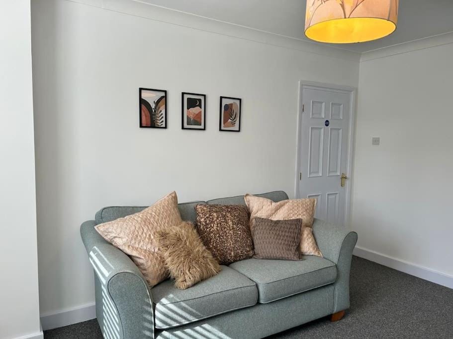Montrose House 3 bedroom home with Parking House in Scunthorpe