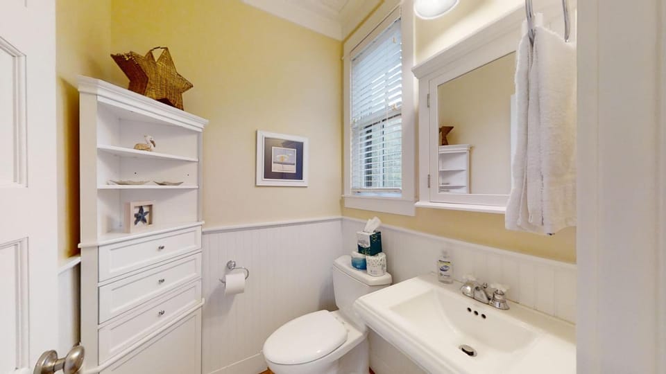 Toilet, Bathroom, towels