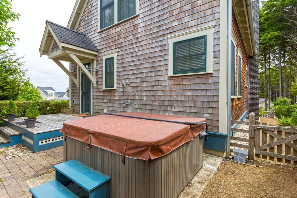 Property building, Hot Tub