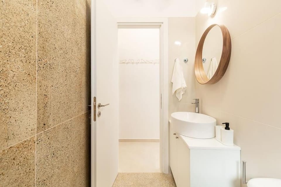 The HostMaster Aethereal Style Apartment in Chalandri