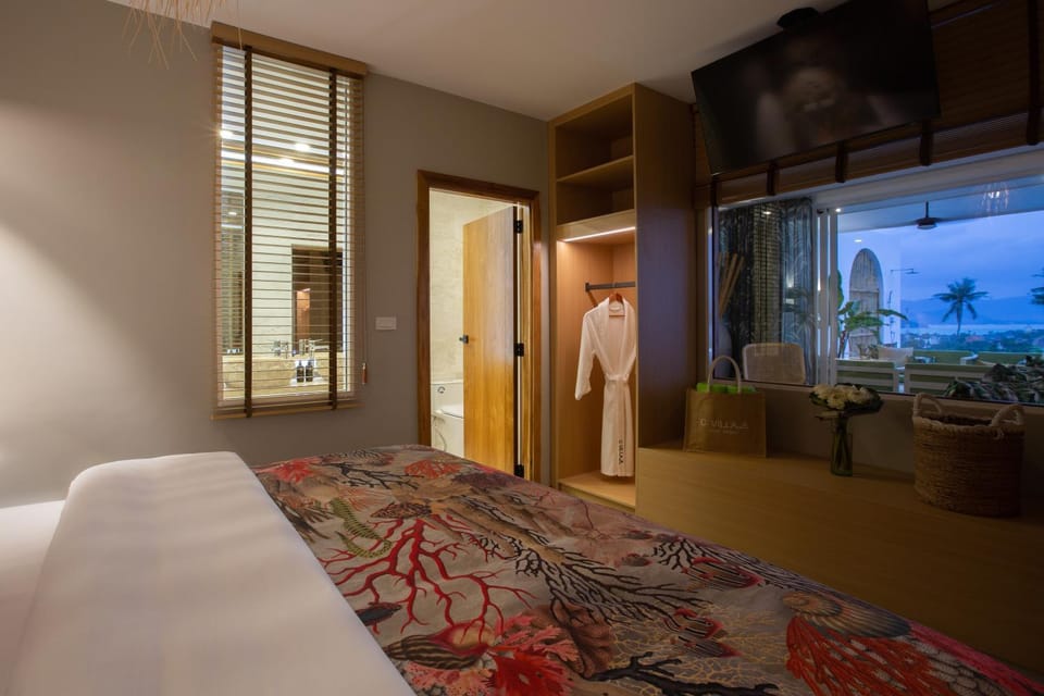 Bed, Bathroom, Photo of the whole room, Bedroom, wardrobe