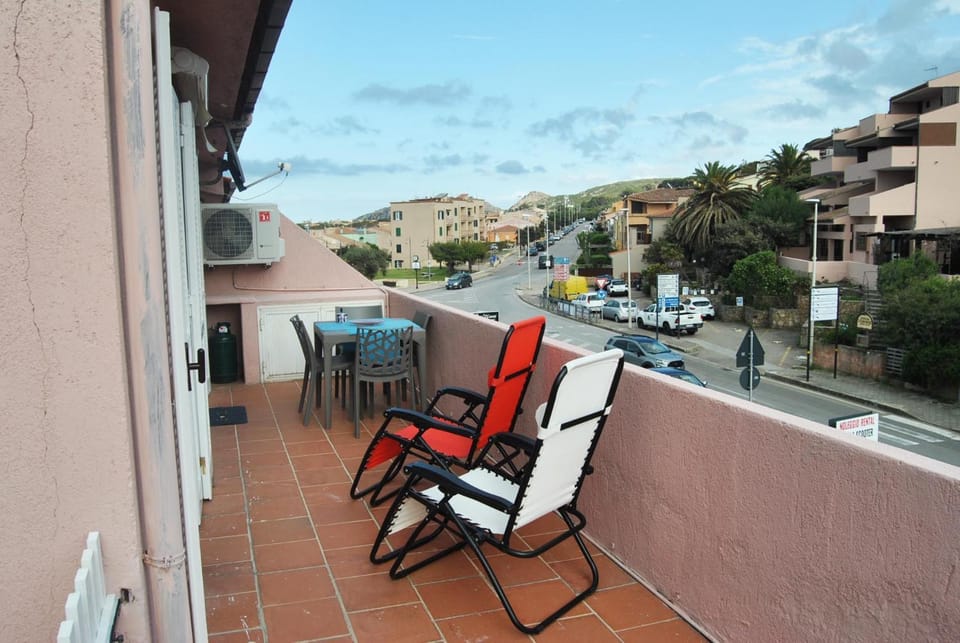 Day, Neighbourhood, Natural landscape, View (from property/room), Balcony/Terrace, Dining area, City view, Street view