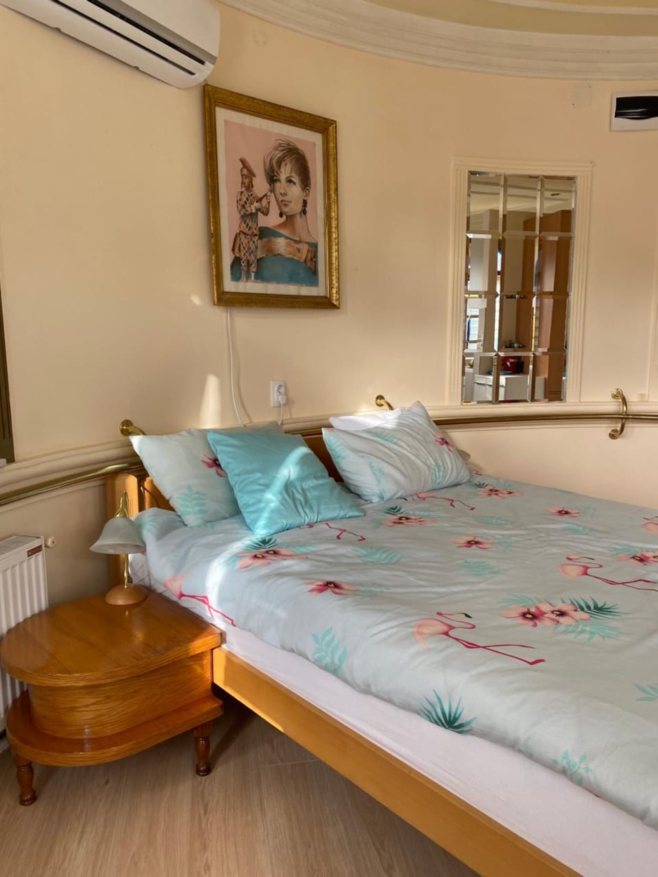 Bed, Photo of the whole room, Bedroom, air conditioner