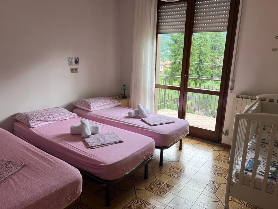 Casa Rossa al Lago - Apto grande primo piano Apartment in Province of Brescia