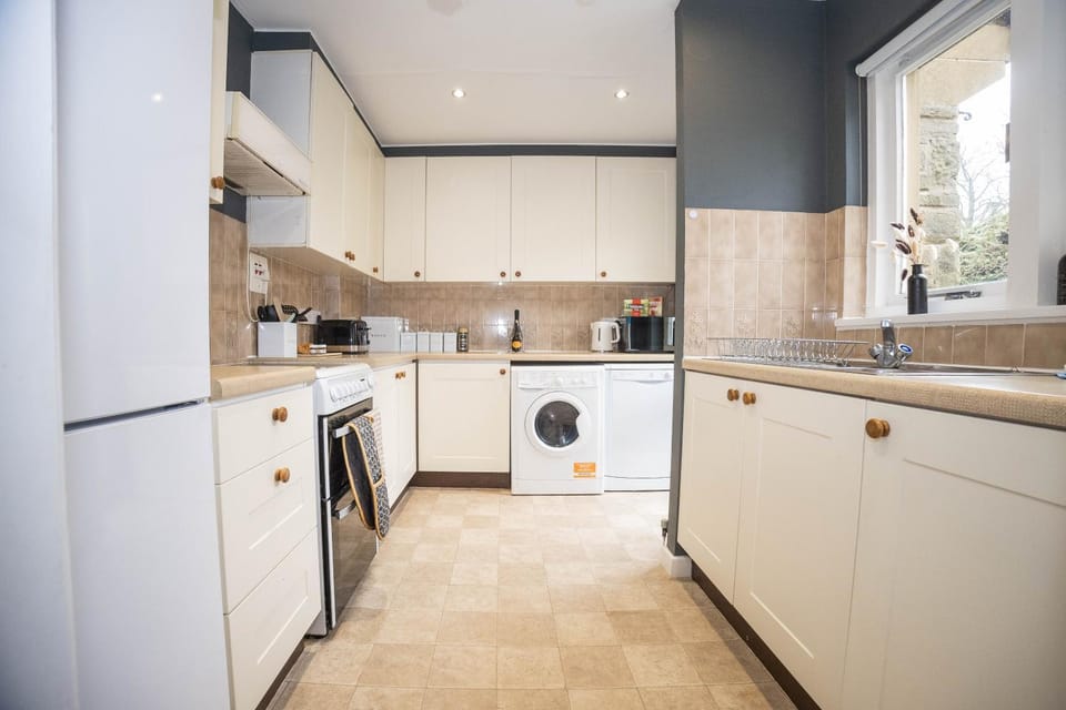 microwave, oven, stove, toaster, washing machine, kitchen