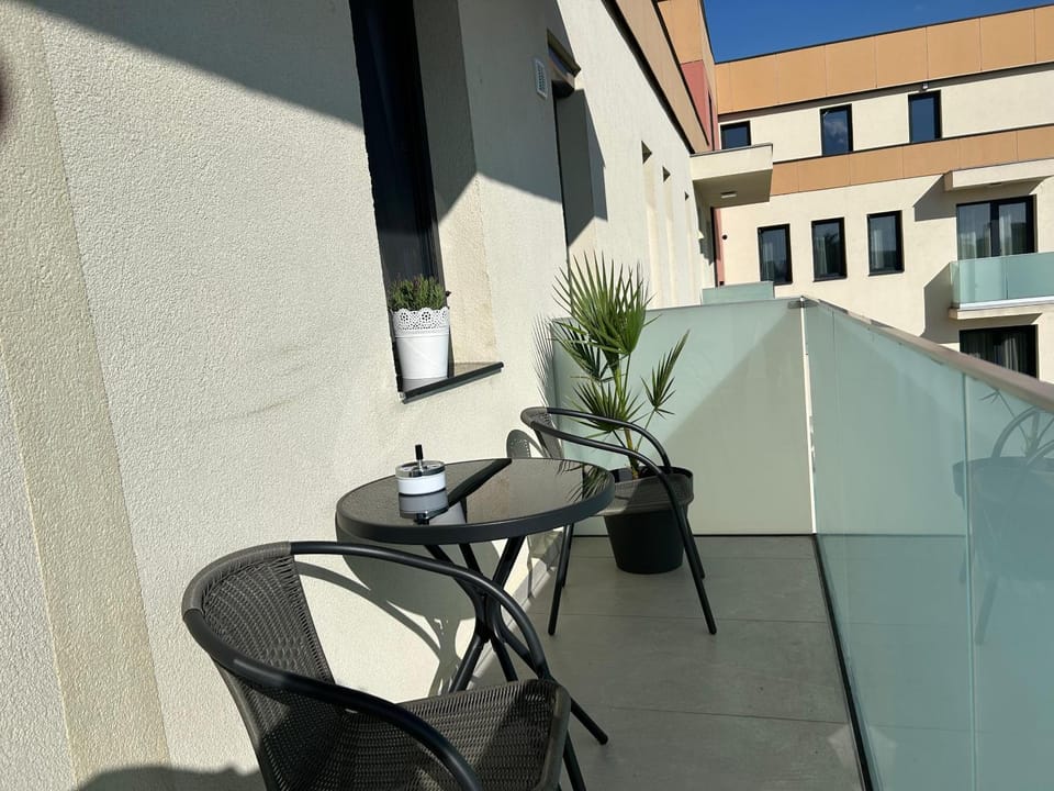 Day, View (from property/room), Balcony/Terrace, Seating area, Dining area