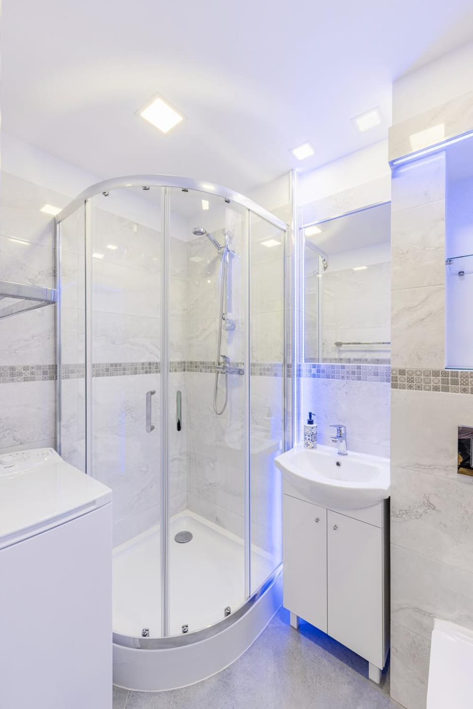 Shower, Bathroom, towels