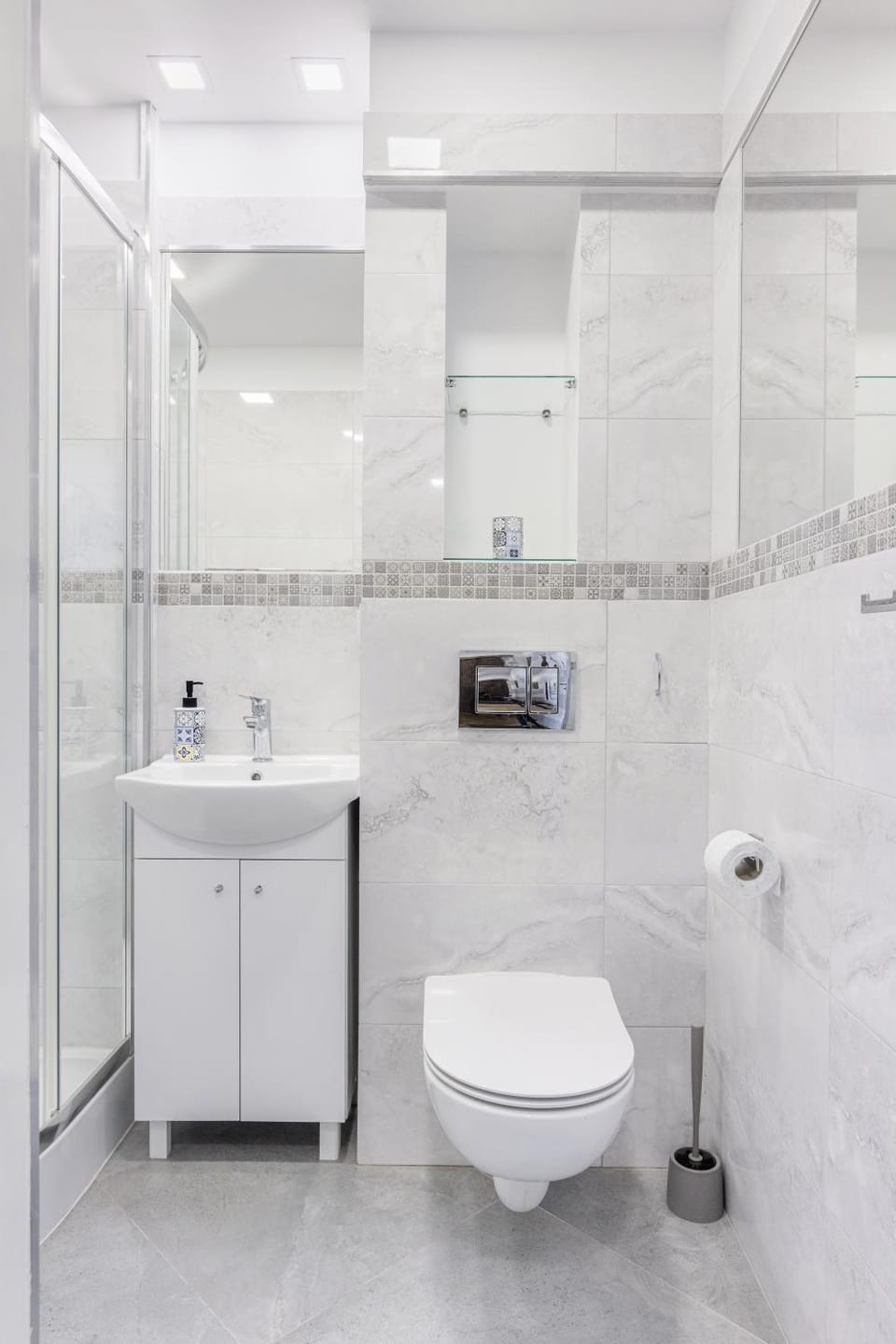 Shower, Toilet, Bathroom