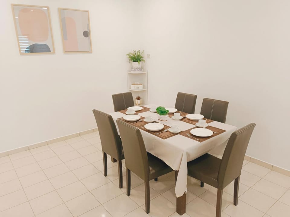 Riverfront City, Up to 8 Pax, 3 Bedrooms, 2 Bathrooms, 2 Car Park by Star Home House in Kedah
