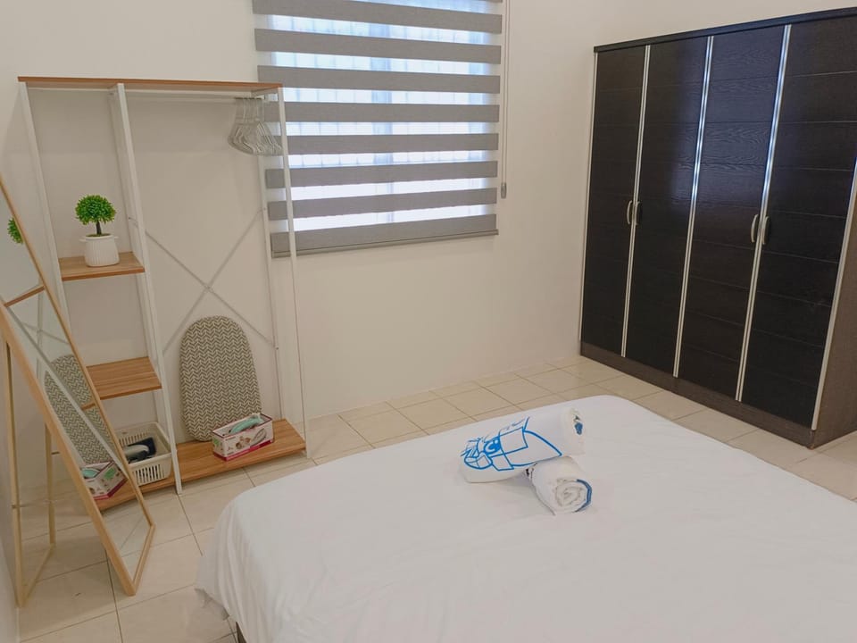 Riverfront City, Up to 8 Pax, 3 Bedrooms, 2 Bathrooms, 2 Car Park by Star Home House in Kedah