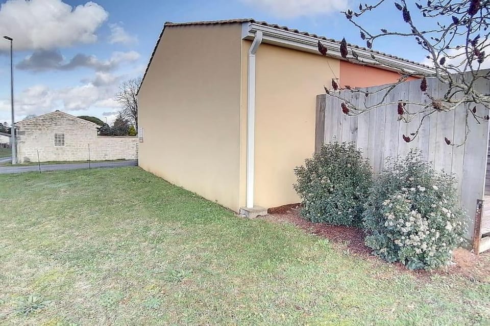 Logement thermale et de tourisme Les Acacias 1 Apartment in Jonzac