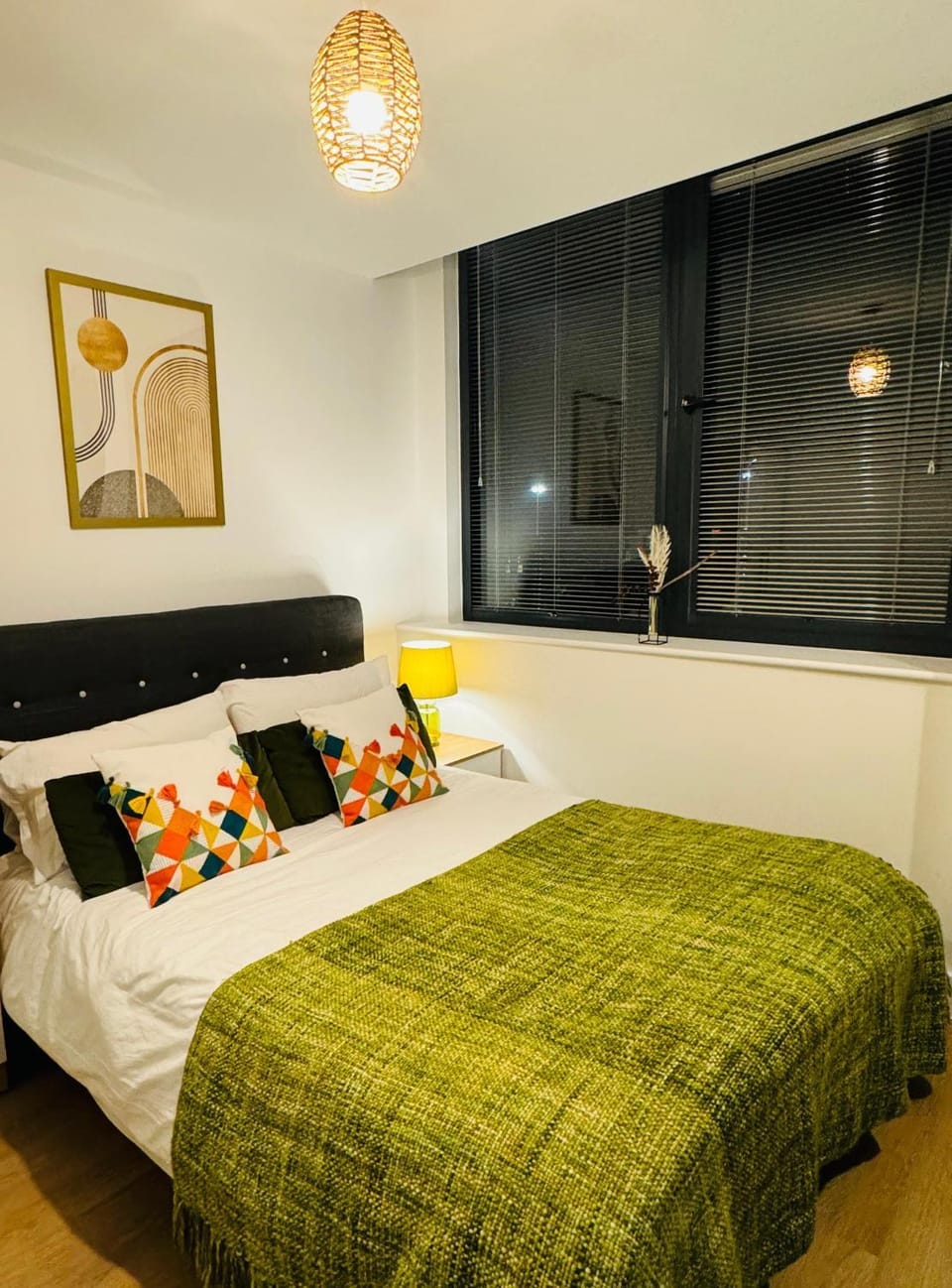 1 Bed Old Trafford Flat Free Parking Apartment in Manchester