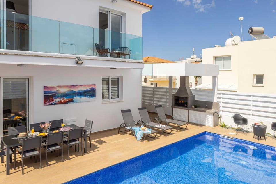 The Second Diamond Protara - 2' Walk to Beach House in Paralimni
