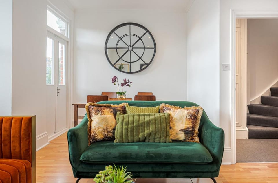 Bright 3Bd 2Bth Home in the heart of Fulham Apartment in London