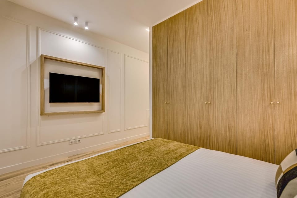 Bed, TV and multimedia, Photo of the whole room, Bedroom, wardrobe