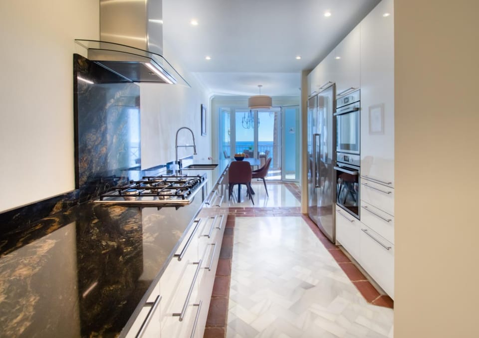 Kitchen or kitchenette, Living room