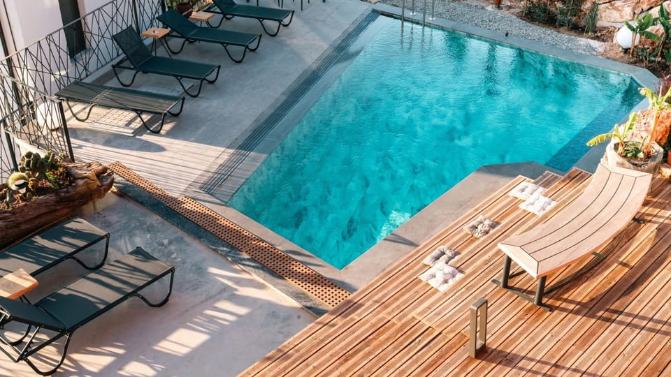 Swimming pool, sunbed