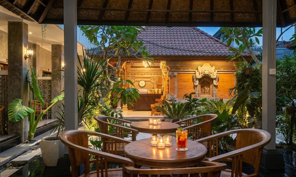 Seating area, Dining area, Garden view