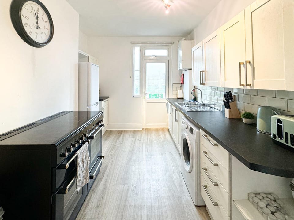 pet friendly, stove, toaster