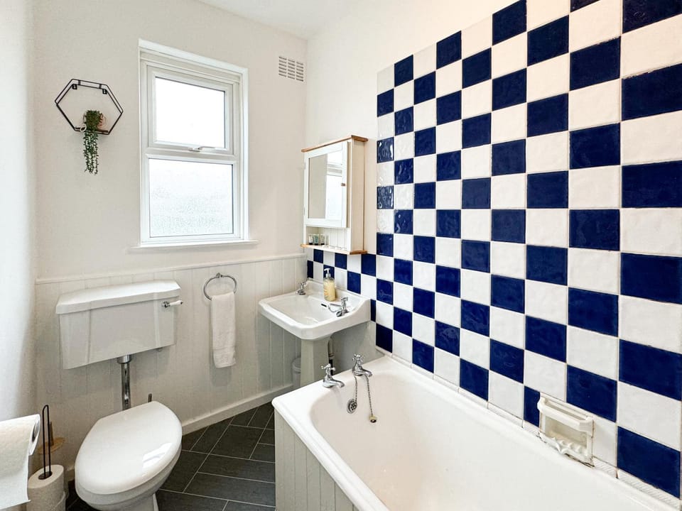 Shower, Toilet, Bathroom, Bath