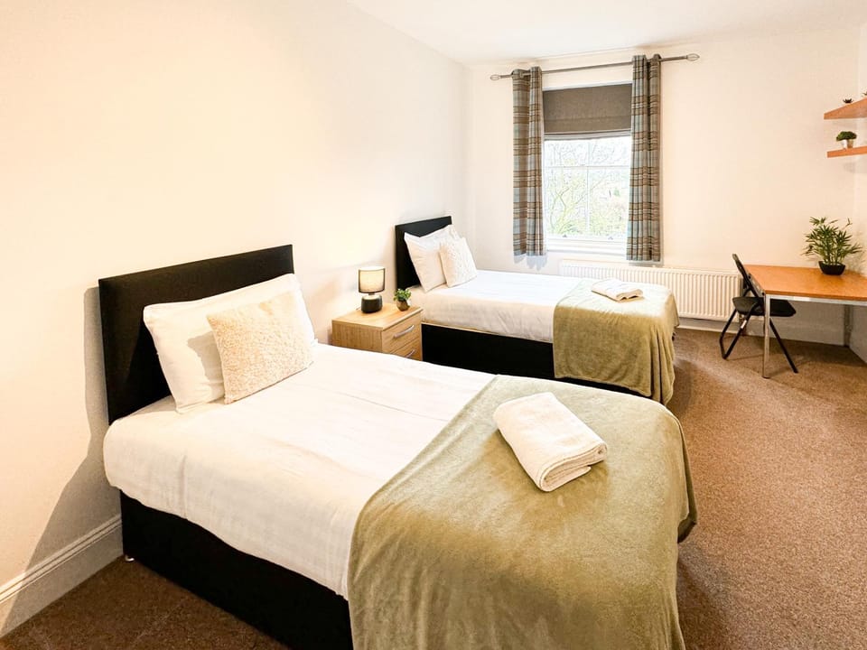 Bed, Photo of the whole room, towels