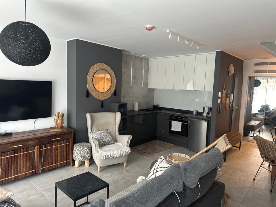 Communal lounge/ TV room, TV and multimedia, Kitchen or kitchenette, Living room, Seating area