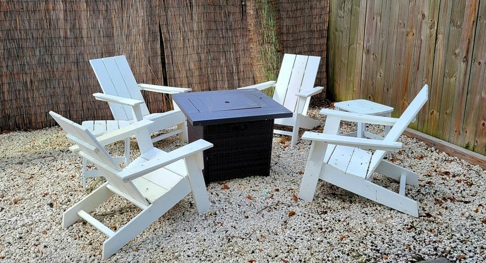 Seating area, fireplace