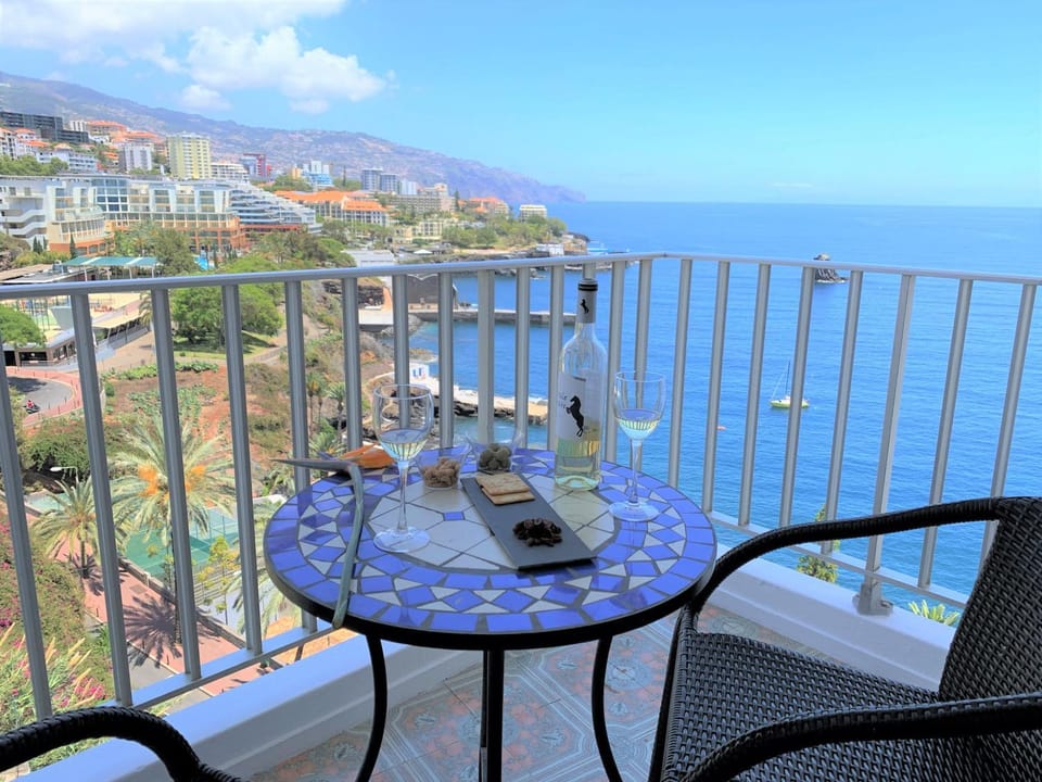 Spring, Day, Neighbourhood, Natural landscape, Activities, Summer, Children play ground, Fishing, Minigolf, Balcony/Terrace, Balcony/Terrace, Decorative detail, Beach, Beach, Windsurfing, Hiking, Hiking, Autumn, On site, Sea view, Sports, Sports, Entertainment